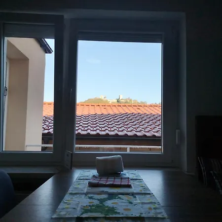 Small House In צליה