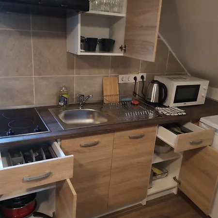 Small House In * צליה