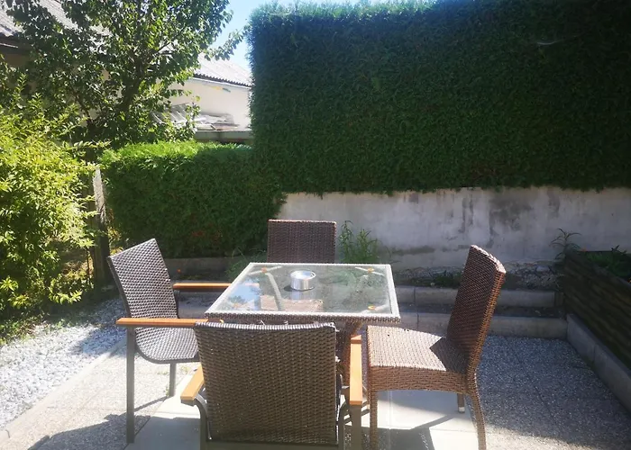 Small House In * 첼레